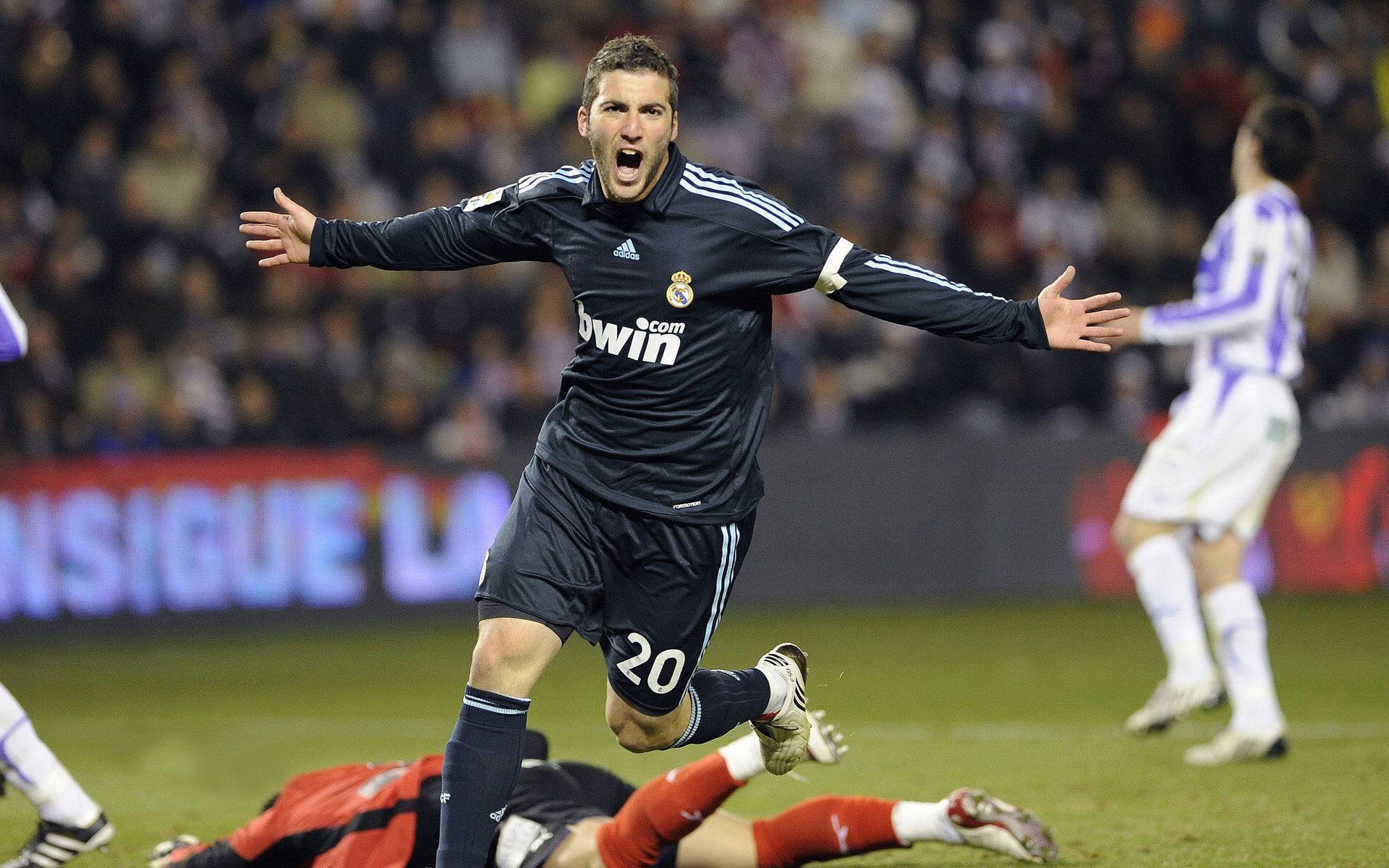 上海申花继续处于困境,客场1-3输给柔佛新山,上海申花最新视频