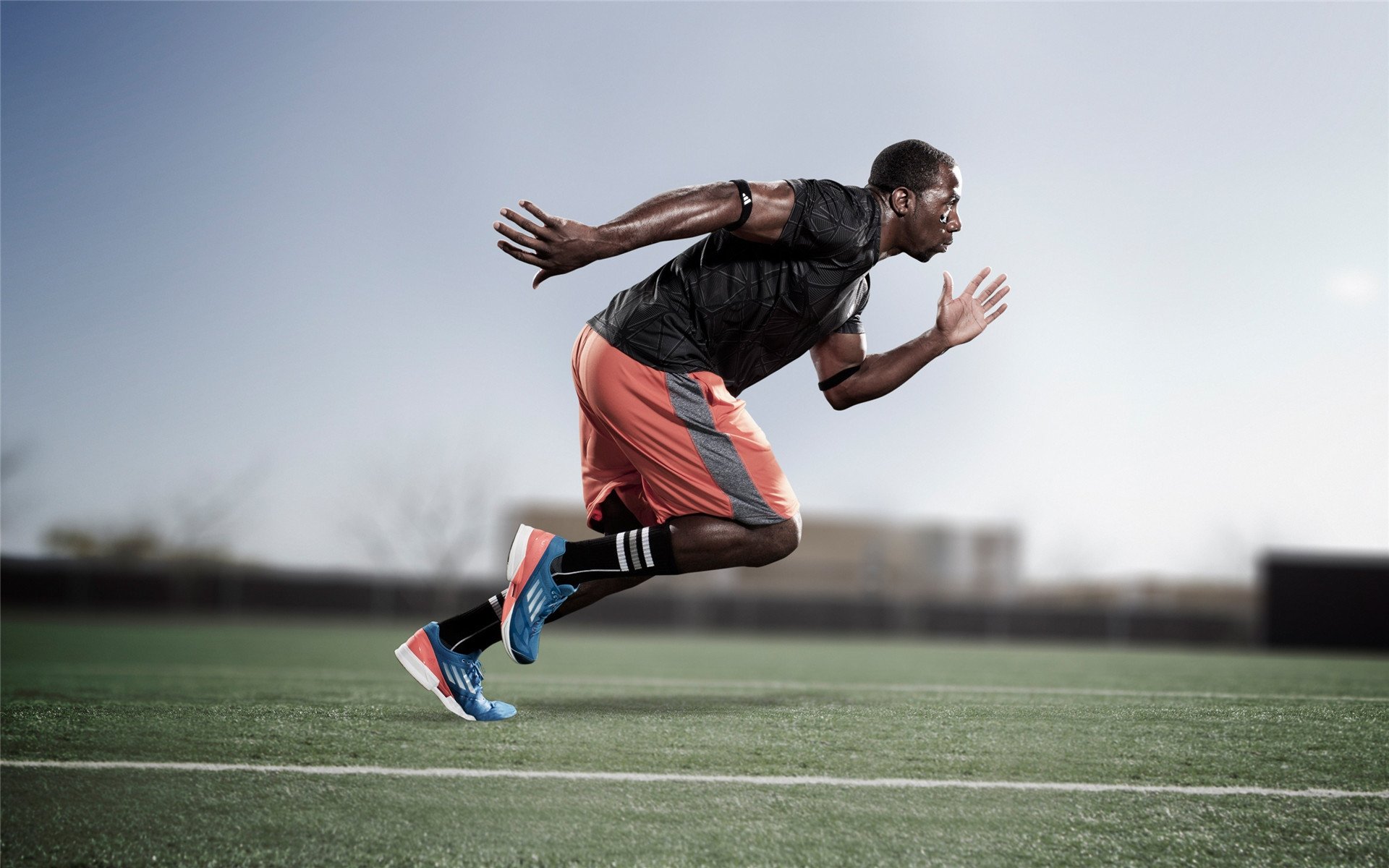 巴萨极限压榨:14场12球前锋被要求降薪续约,巴萨现任前锋